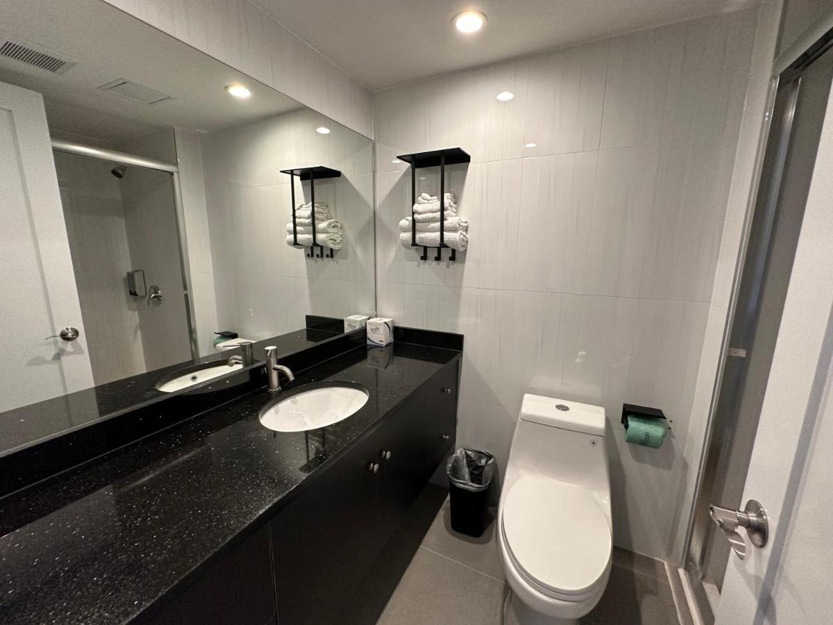 Regal Inn & Suites New York Laguardia Hotel Екстериор снимка