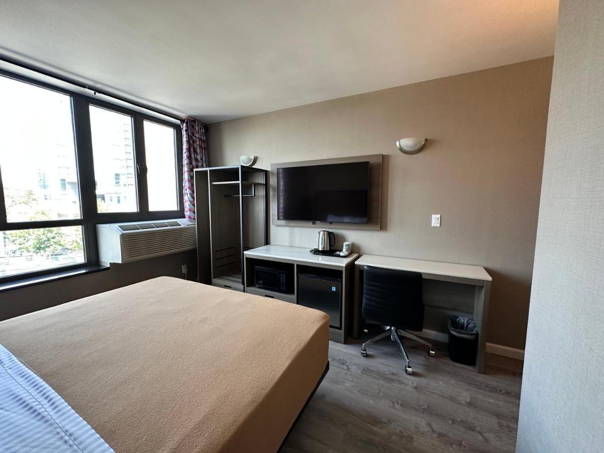 Regal Inn & Suites New York Laguardia Hotel Екстериор снимка