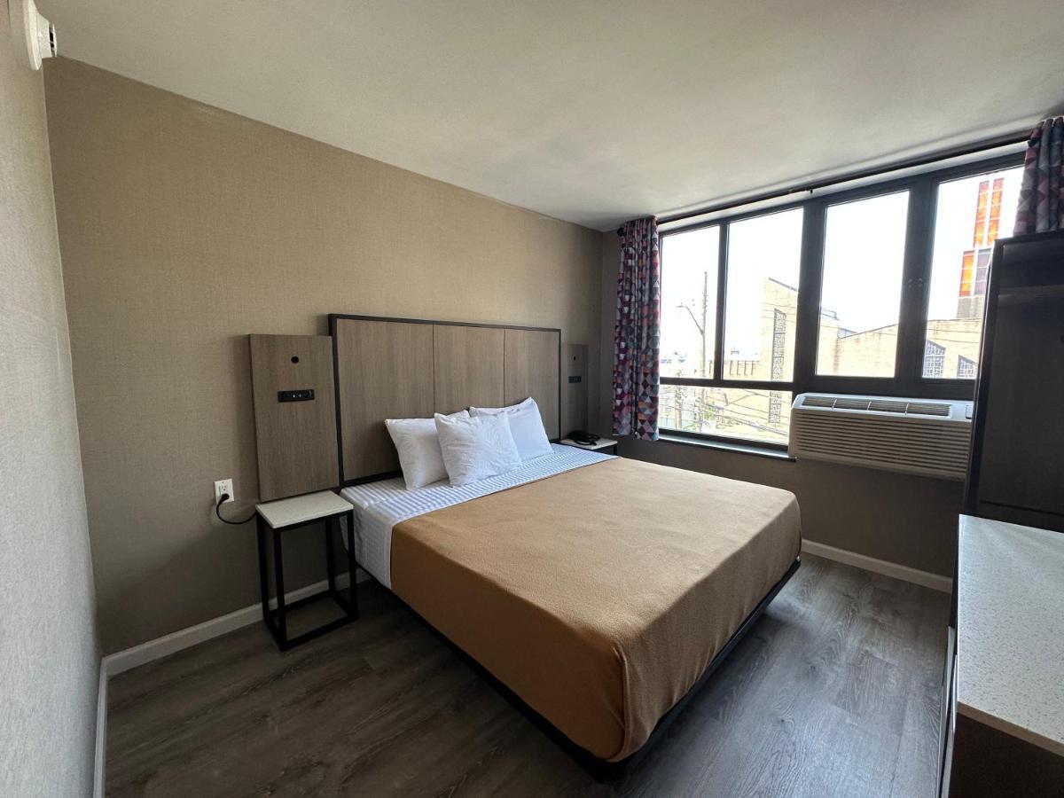 Regal Inn & Suites New York Laguardia Hotel Екстериор снимка