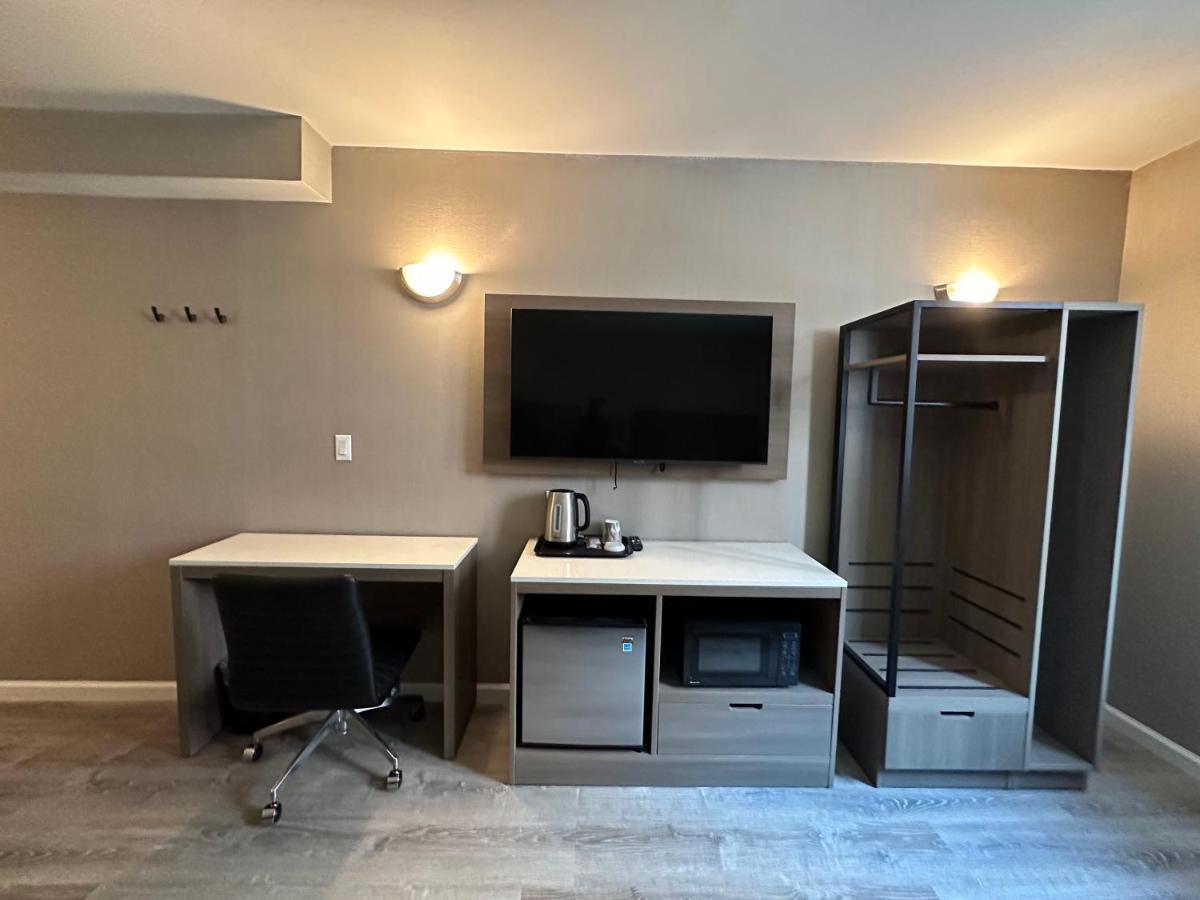 Regal Inn & Suites New York Laguardia Hotel Екстериор снимка