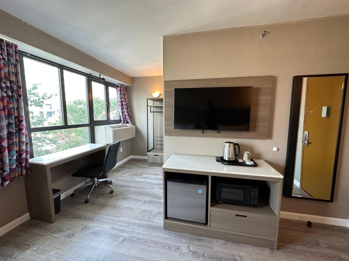 Regal Inn & Suites New York Laguardia Hotel Екстериор снимка