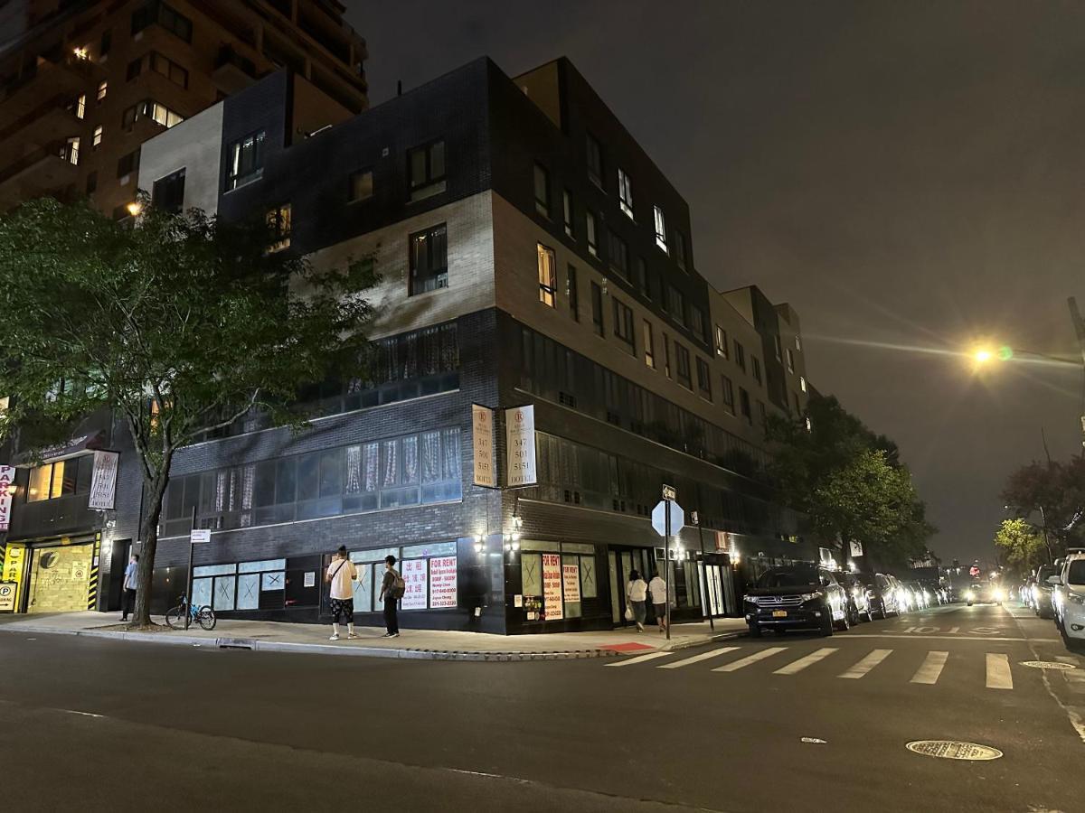 Regal Inn & Suites New York Laguardia Hotel Екстериор снимка