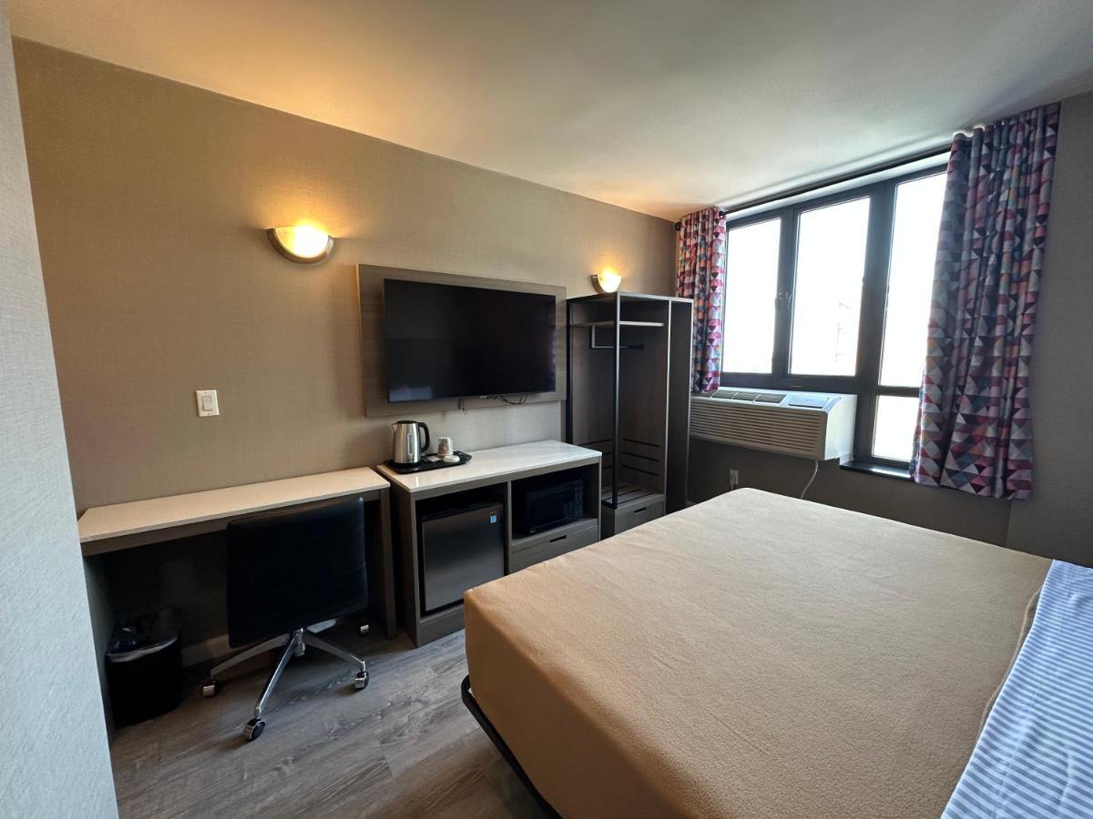 Regal Inn & Suites New York Laguardia Hotel Екстериор снимка